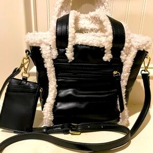 Aspen Black Faux Leather Sherpa Lined Crossbody Bag EUC. Like New.